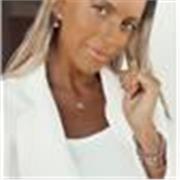 Profesora de apoyo escolar para la asignatura de química