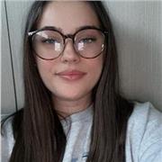 Profesora titulada en ESO, Bachillerato y haciendo carrera universitaria de Filología Hispánica, da clases a alumnos de  ESO, con 3 años de experiencia.
