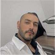 Soy un profesor de Química empatico y paciente, me gusta explicar de manera sencilla y divertida