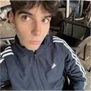 Estudiante de 3º de Medicina da clases de ciencias (Matemáticas, Biología y Química) en euskera, castellano o inglés