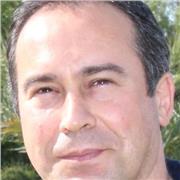 Profesor imparte clases online de Física en los niveles de Secundaria, Bachillerato y universidad