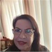 Profesora brasileña imparte clases de portugués y español para adultos y niños