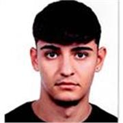 Profesor con ganas de enseñar a niños de primaria 