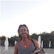 Istruttore di Yoga impartisce lezioni di Bikram Hatha Yoga e Meditazione