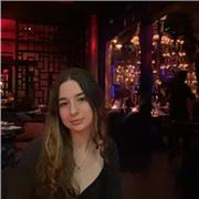 Profesora de francés que imparte clases a niños de todas las edades hasta bachillerato