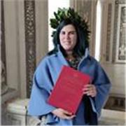 Laureata in Storia dell'arte impartisce lezioni di Italiano, Geografia, Storia, Letteratura italiana, Storia dell'arte