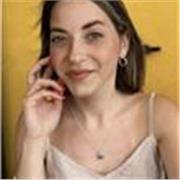Laureata in storia e critica d’arte, in possesso dei 24cf, impartisce lezioni di italiano e storia dell’arte