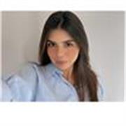 Para mí la comunicación es todo: entender, explicar y conectar. Siempre me ha apasionado ayudar a que las ideas se vuelvan claras 