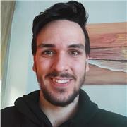 Profesor de historia que imparte clases de todo tipo de cursos. También imparto clases de lengua