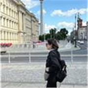 Türkisch-Tutorin, der Kinder aller Altersgruppen unterrichtet :)