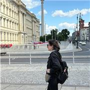 Türkisch-Tutorin, der Kinder aller Altersgruppen unterrichtet :)