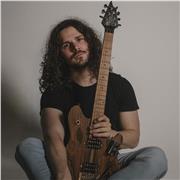 Músico profesional con más de 13 años de experiencia. Blues, Rock, Pop...