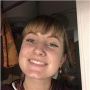 Je suis musicienne, j’ai mon diplôme de fin d’étude en solfège mais je peux aussi donner des cours de soutien scolaire :)