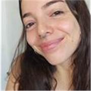 profesora de yoga integral de jóvenes adultos en español