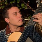 Profesor titulado de Guitarra, con más de 13 años de experiencia en diferentes centros educativos.