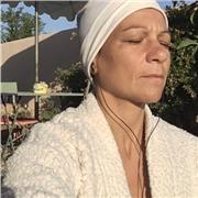 Enseignante de kundalini yoga et de méditation pleine conscience