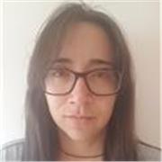 graduada en adminstración y dirección de empresas, además de tener una FP de administrativo grado superior.