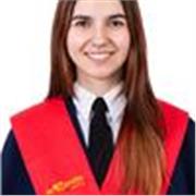 Estudiante universitaria con título avanzado en inglés y conocimientos en las áreas y materias para estudiantes de primaria