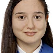 Graduada en biología imparte clases tanto del bachiller de ciencias de la salud como del propio grado de biología