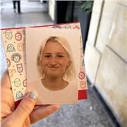 Psicóloga y estudiante de máster que puede dar clases a niños de muchas edades, sobre todo de inglés, filosofía y lengua castellan