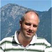 Insegnante con grande esperienza di consulenza presso diverse aziende offre di mettere a disposizione la propria conoscenza informatica