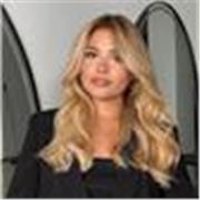 Una niña activa y que quiere cuidar y enseñar a niños en sus asignaturas de primaria!