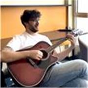 Insegnante di chitarra diplomato al conservatorio