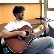 Insegnante di chitarra diplomato al conservatorio