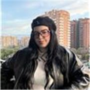 Titulada en diseño gráfico, comunicación visual y marca.