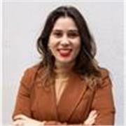 Profesora de Historia para ESO y Bachillerato, que siente una enorme vocación por su disciplina y por la educación.