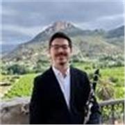 Graduado por el conservatorio superior imparte clases de Lenguaje Musical, Iniciación Musical, Clarinete y Piano