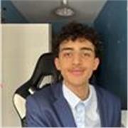 Estudiante destacado, con media superior a 9 en segundo de bachillerato y expediente de excelencia académica.