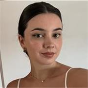 Graduada en Filología Hispánica y con máster en Formación del Profesorado y Estudios Superiores de la Lengua Española. Doy clases online de Lengua Castellana y Literatura desde la ESO hasta Bachillerato