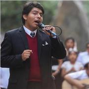 Soy profesor de Oratoria ,muy atento doy clases a jovenes y adultos.Enseño oratoria desde cero (postura, modulación de voz)