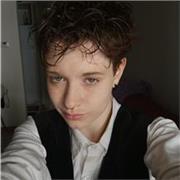 Sono Lucrezia, ho 21 anni e sono di Alessandria. Sono qua per aiutarti in tutto ciò di cui hai bisogno