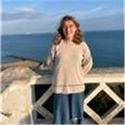 Native English speaker with lots of experience teaching English as a foreign language to adults, teenagers and children
