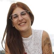 Studentessa impartisce lezioni di storia dell’arte