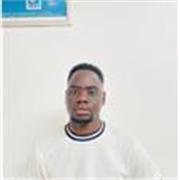 Professeur enseigne les cours de la physique-chimie et mathématiques