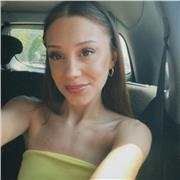 studentessa universitaria impartisce lezioni di latino, italiano scuole superiori e aiuto studio scuola media