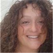 Maestra de Pedagogía Terapéutica y Licenciada en Periodismo.