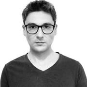 Licenciado en Historia del Arte, con master en Filología Ibérica.