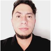 Profesor de apoyo escolar de forma virtual, con niños y adolecentes