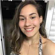 Professora de inglês com experiência em aulas para adultos e crianças