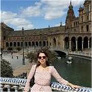 Me defino como una profesora de inglés apasionada y dedicada que cree en hacer que el aprendizaje de idiomas sea atractivo.