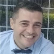 Offro lezioni private a ragazzi delle medie e superiori, dopo anni di esperienza prima in privato e poi presso casa famiglia, laureato sia in biologia che in scienze dell'educazione