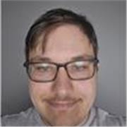 Alumno de la carrera de Historia en cuarto año de la carrera, con entusiasmo por enseñar en Sevilla