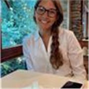Profesora de ciencias o letras a niños o adolescentes