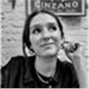 Profesora de inglés con más de 5 años de experiencia, he trabajado con grupos de 5-6 años hasta a adultos para clases de CAE.