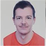 Titulado en Geografía e historia en la Universidad Pablo de Olavide