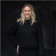 Hey, ich bin gelernte Fitnesstrainerin, Personal Trainerin, Gärtnerin und habe mein Abitur bilingual absolviert und mehrere Monate in Kapstadt gelebt.